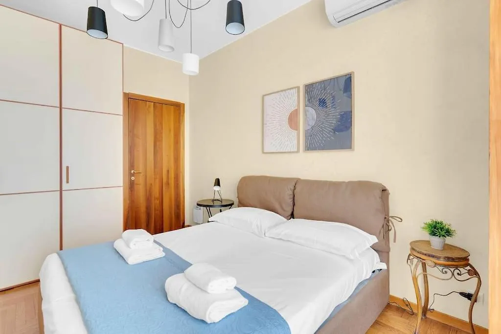 Apartment Attico-Vista Sul Duomo-Citylife-Skyline Milan Italy
